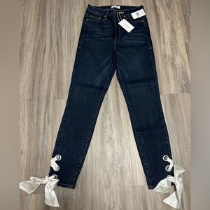 Good American skinny jeans size 4 NWT good waist white bow on bottom